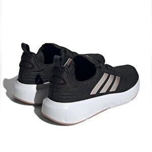 NEW adidas Women's Swift Run 23 Sneaker Size 9 1/2